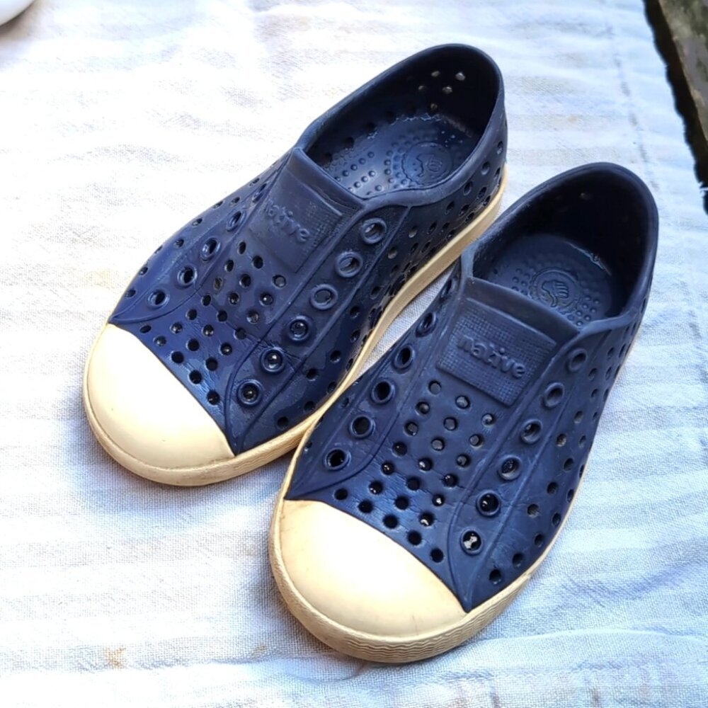 Natives size 7C Boys Water Shoes
